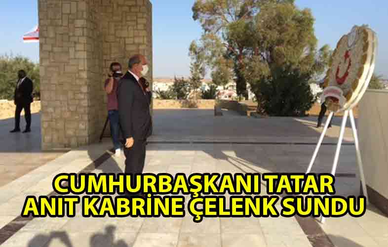 ozgur_gazete_kibris_Cumhurbaskani_Tatar_DR_Fazil_Kucuk_anitina_celenk_sundu