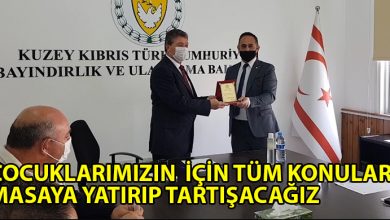 ozgur_gazete-kibris_Sofor_Okullari_Birligi_nden_Bakan_Ustel_e_tesekkur_plaketi